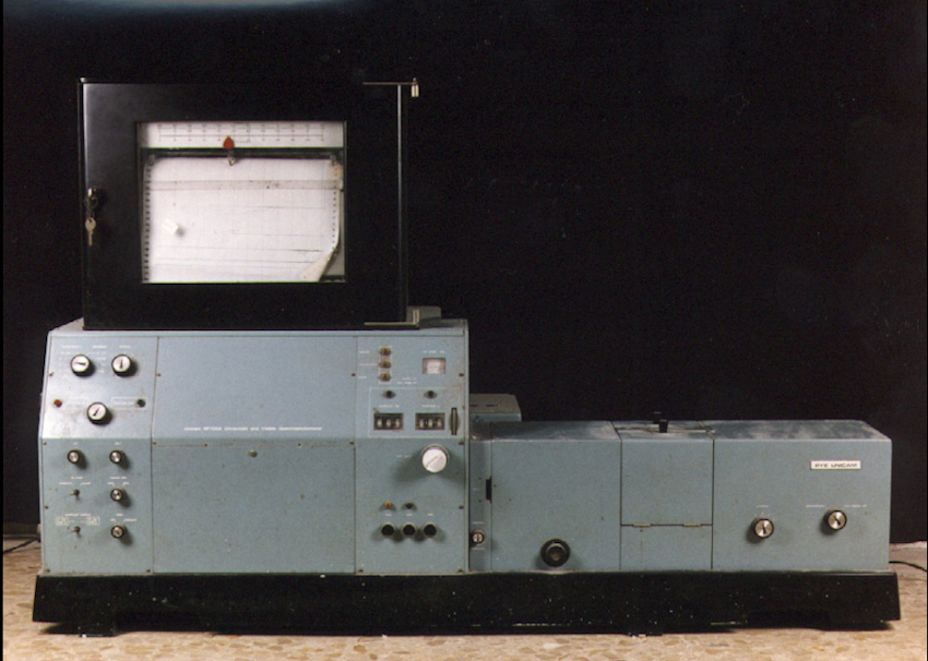 Espectrofotómetro de ultravioleta y visible, Colección Universitat de València, (ca. 1950 - 1970)